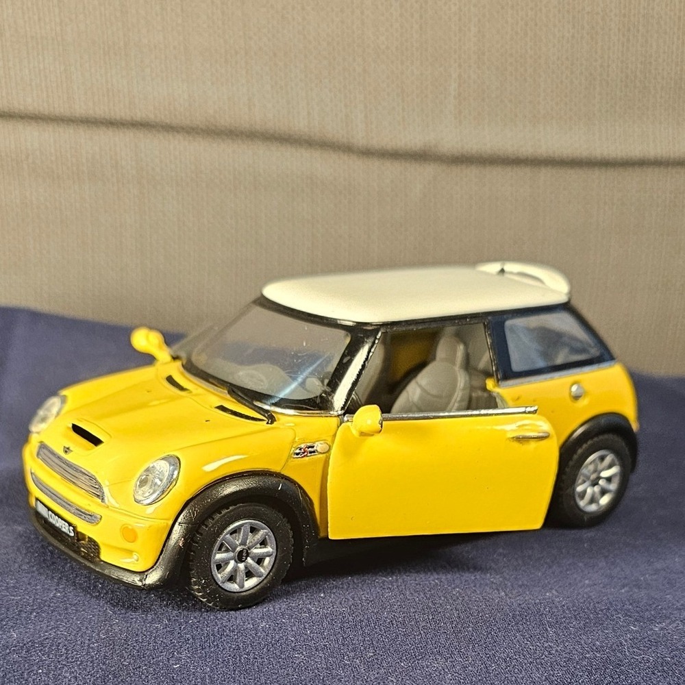 Kinsmart Mini Cooper S Yellow 1/28 Scale Diecast Model Car Opening Doors
